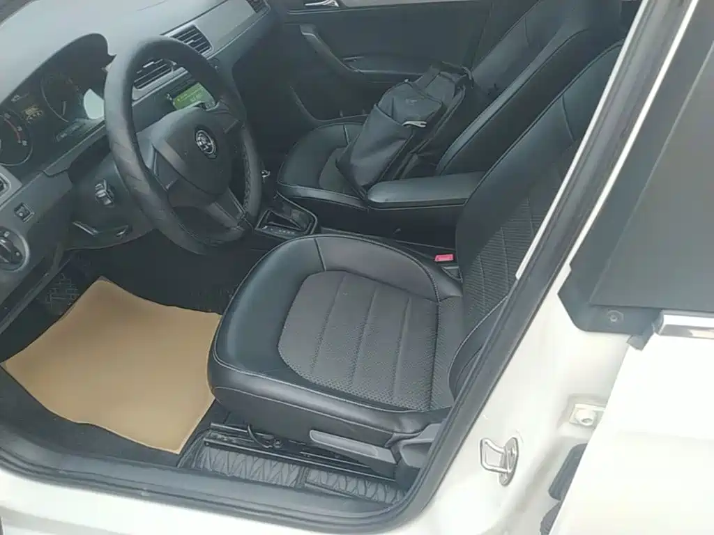 Skoda Rapid Spaceback — миниатюра 15