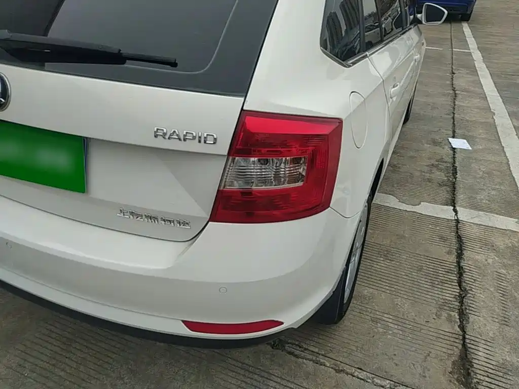 Skoda Rapid Spaceback — миниатюра 8