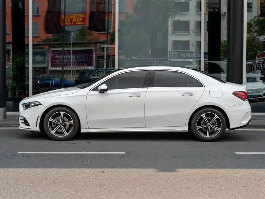 Mercedes-Benz A-Class A 2023 A 200 L Fashion