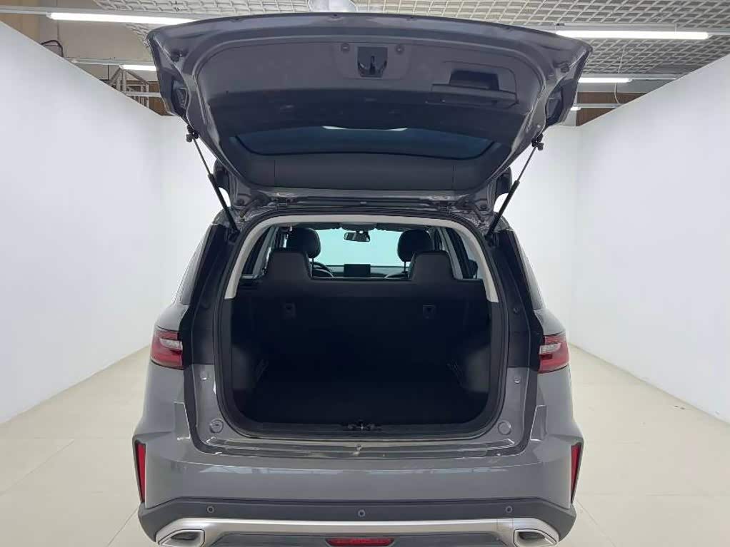 Geely Emgrand X6 1.4 л 2022 г. Серебристо-серый, пробег 50000 км