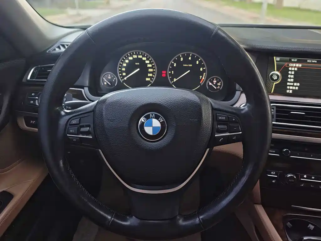BMW 7 Series — миниатюра 15