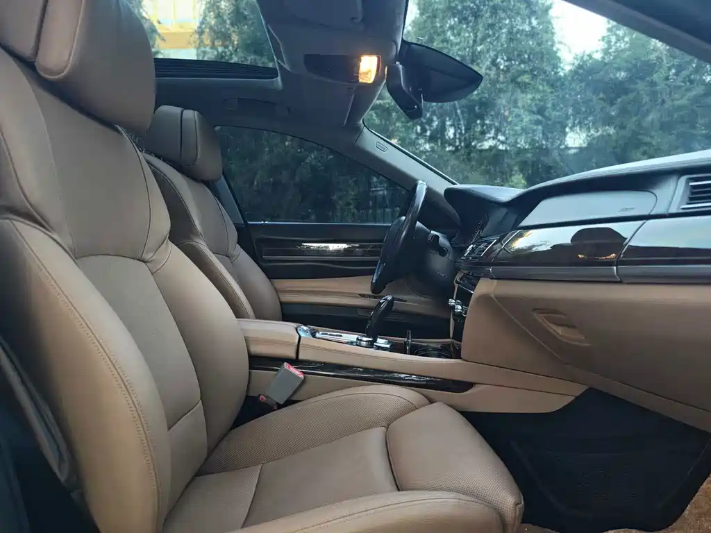 BMW 7 Series — миниатюра 26