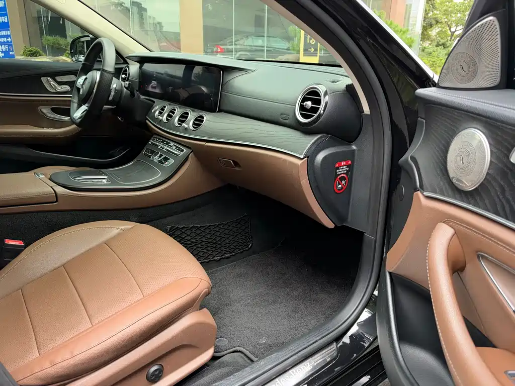 Mercedes-Benz E-Class — миниатюра 13