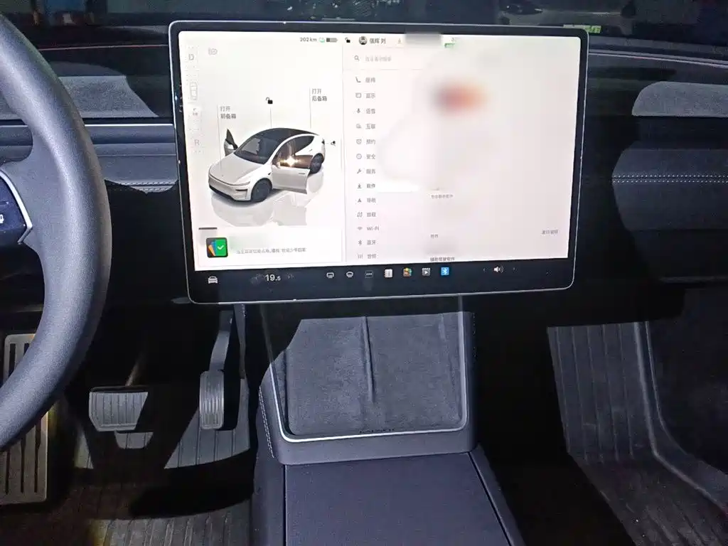 Tesla Model Y — миниатюра 6