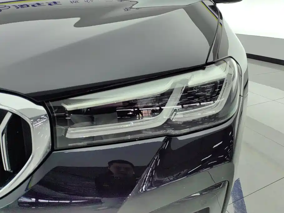 BMW 5 Series — миниатюра 5