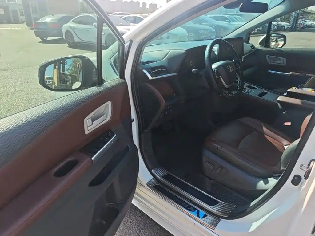Toyota Sienna — миниатюра 16