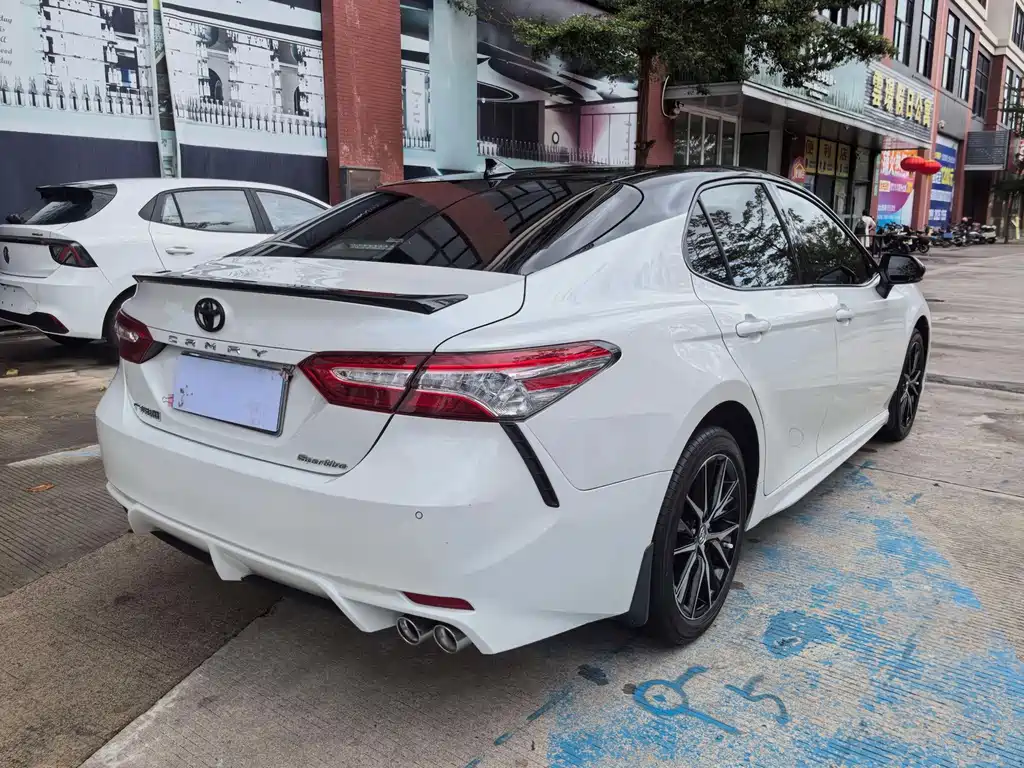 Toyota Camry — миниатюра 4
