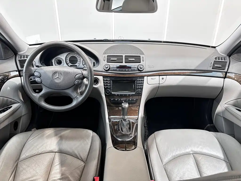 Mercedes-Benz E-Class — миниатюра 11