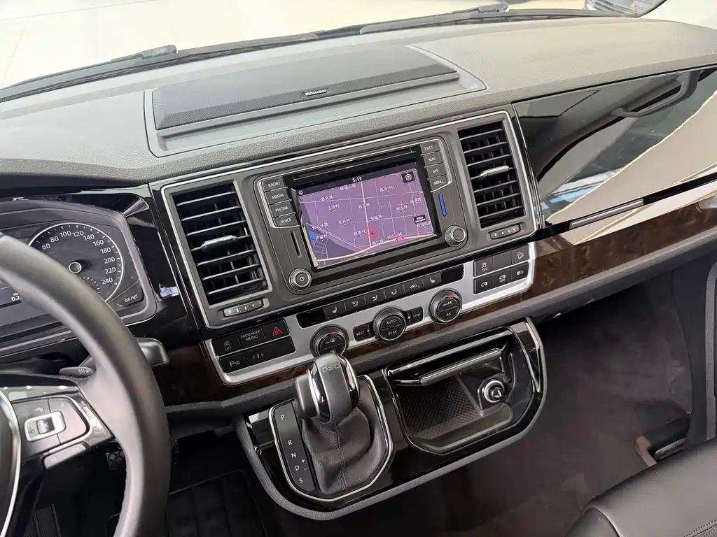 Volkswagen Multivan — миниатюра 10