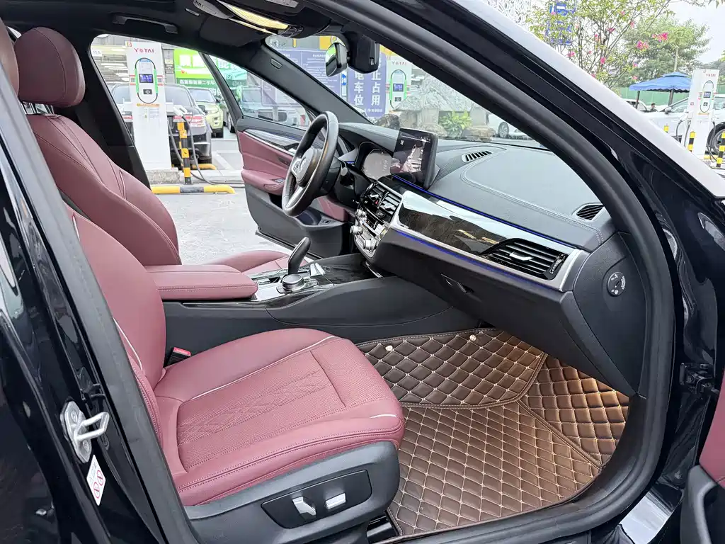 BMW 5 Series — миниатюра 7