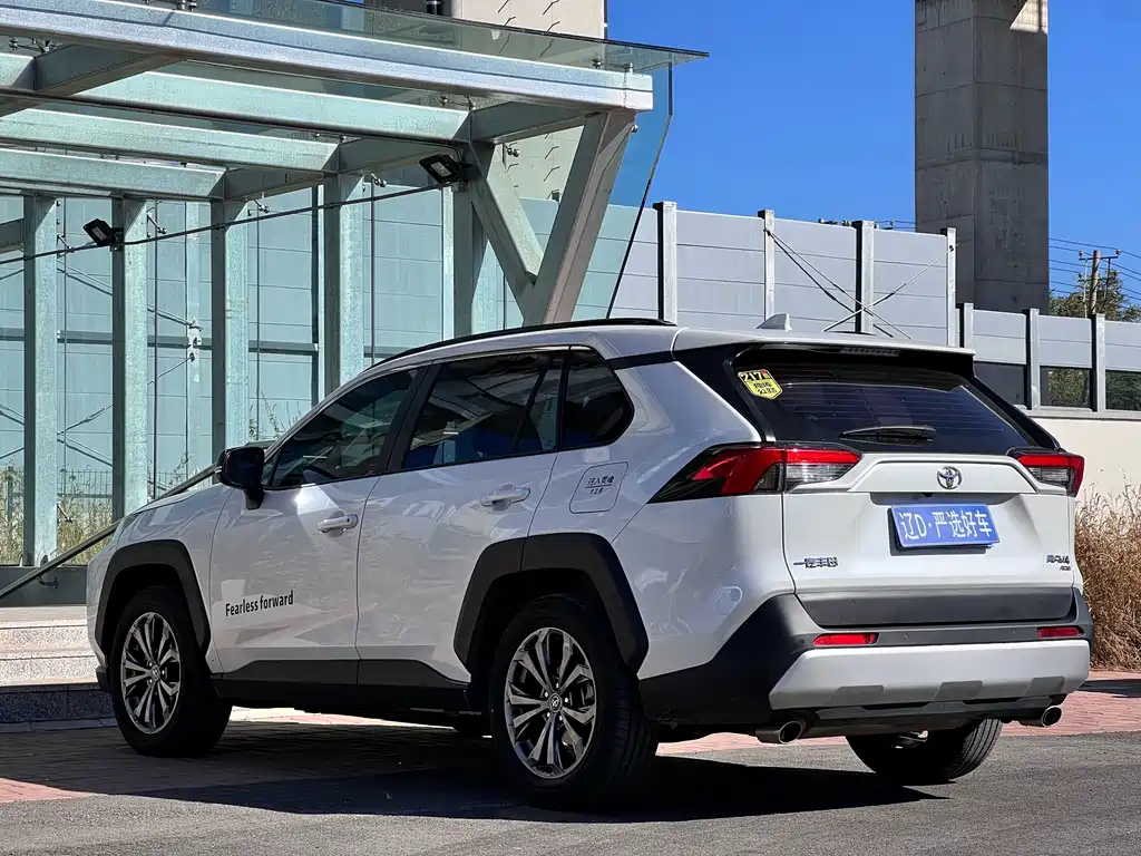 Toyota RAV4 — миниатюра 6