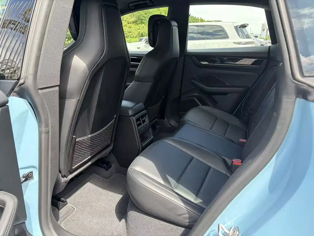 Porsche Macan EV — миниатюра 13
