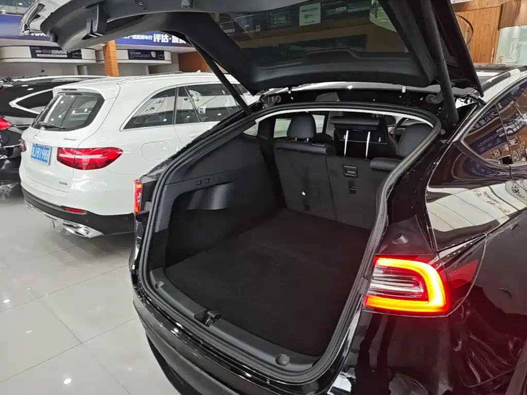 Tesla Model Y — миниатюра 19