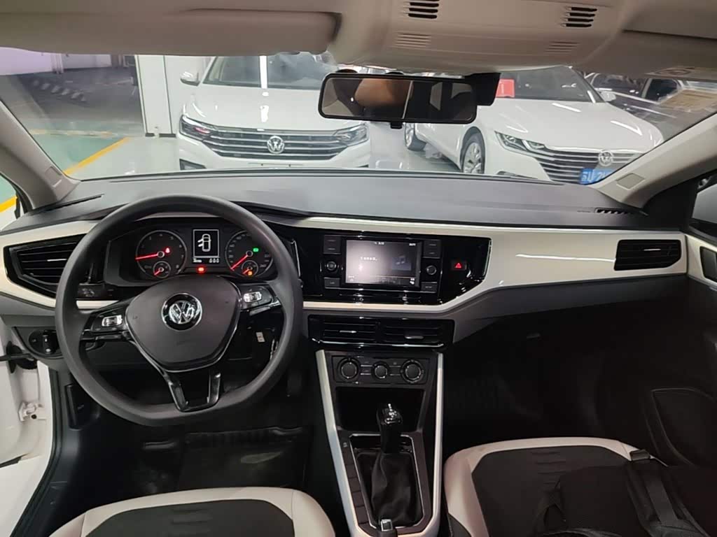 Volkswagen Polo 1.5 л 2021 г. Белый, пробег 44200 км