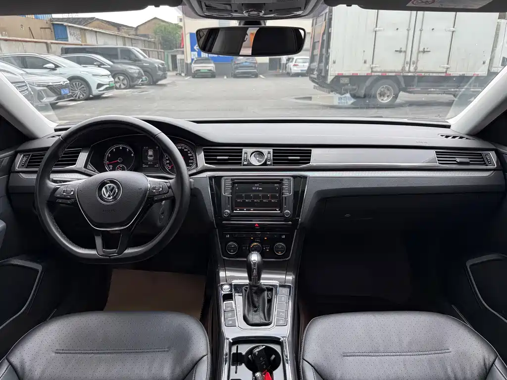 Volkswagen Passat 2017 330TSI DSG