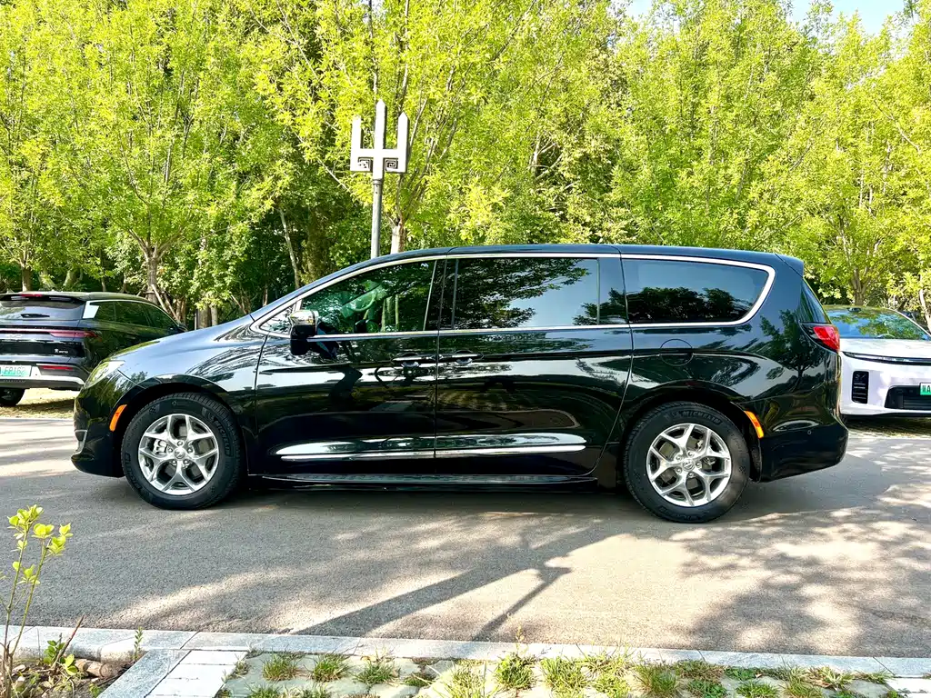 Chrysler Grand Voyager (Import) — миниатюра 6
