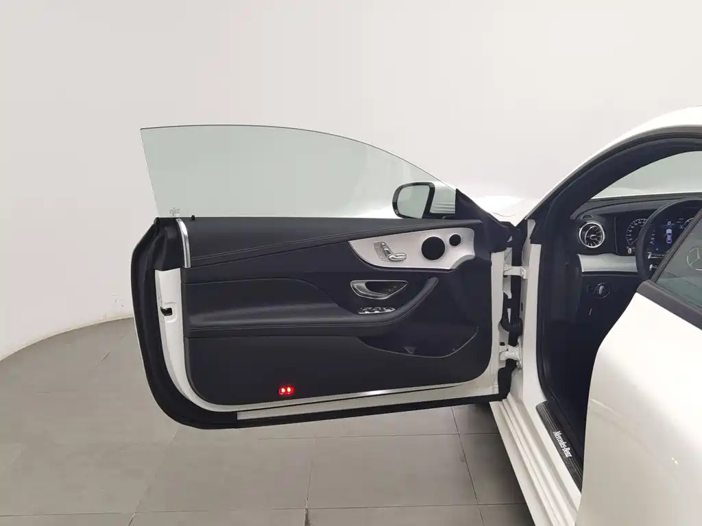 Mercedes-Benz E-Class (Import) — миниатюра 8