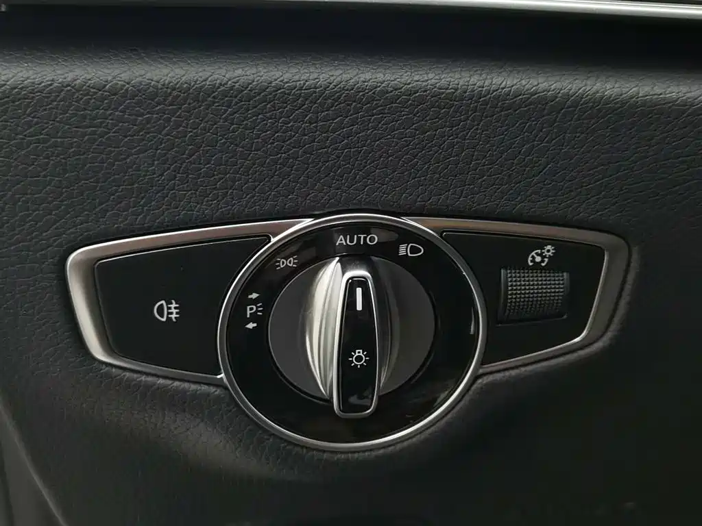Mercedes-Benz E-Class (Import) — миниатюра 21