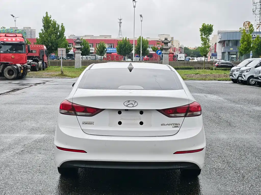 Hyundai Elantra — миниатюра 5