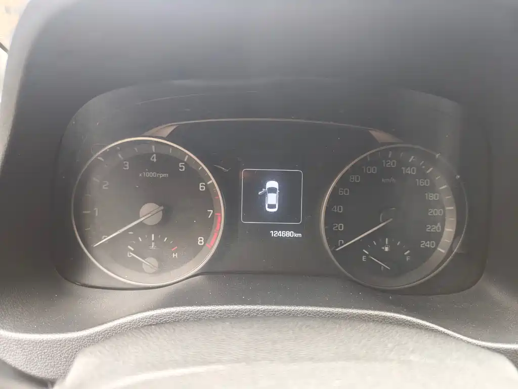 Hyundai Elantra — миниатюра 12