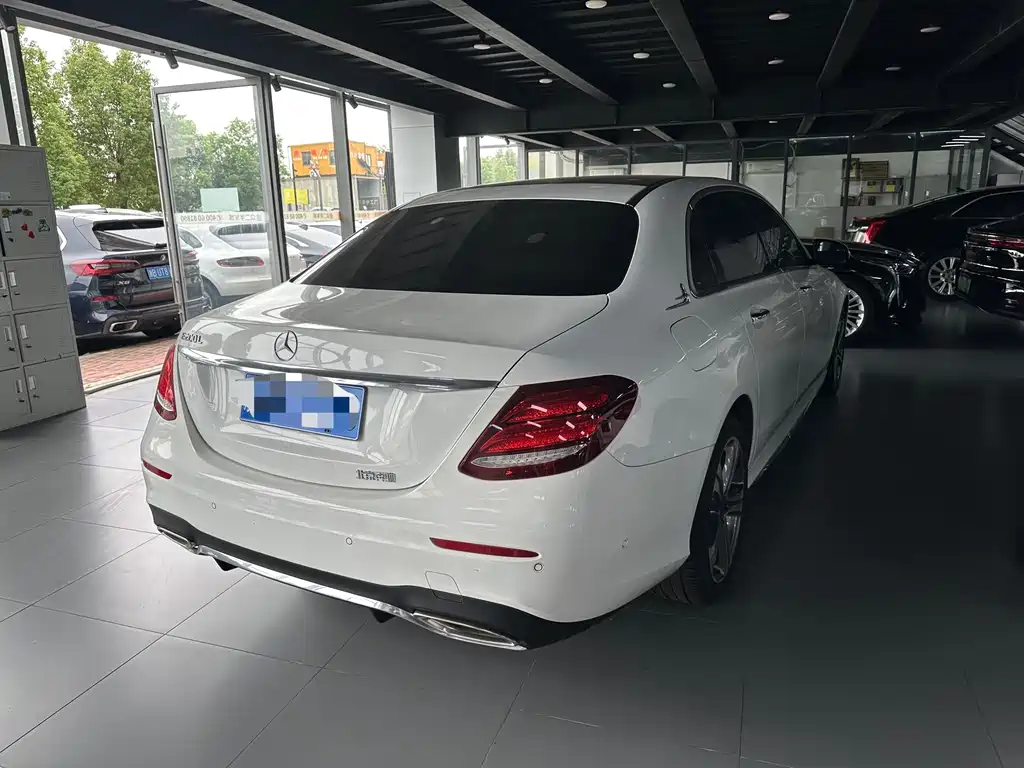 Mercedes-Benz E-Class — миниатюра 22