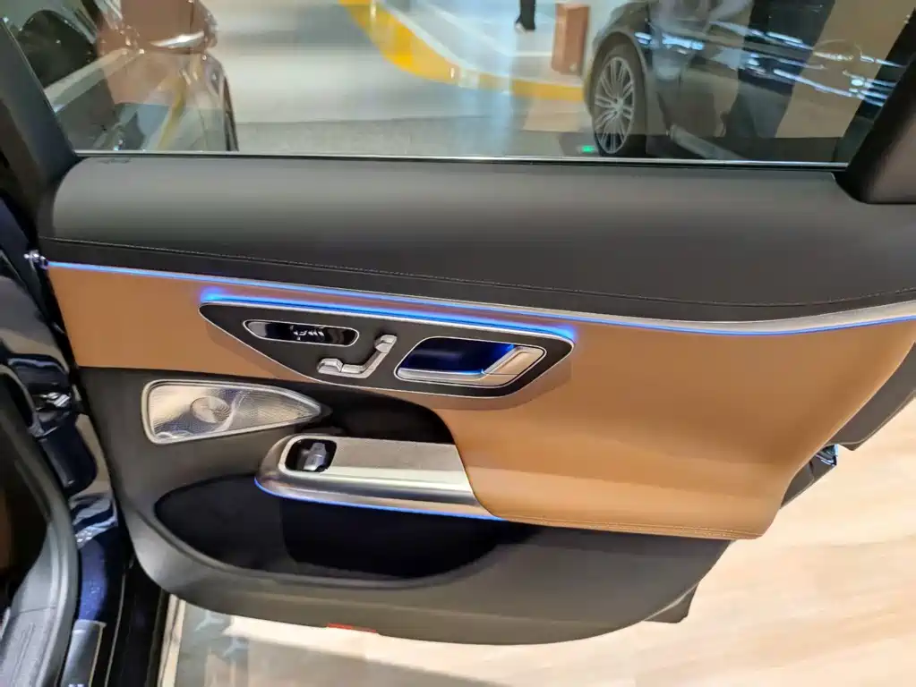 Mercedes-Benz E-Class — миниатюра 10