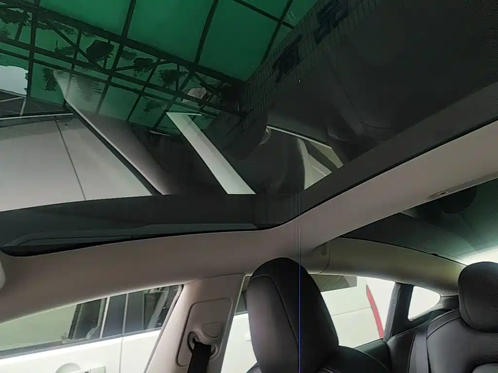 Tesla Model 3 — миниатюра 18