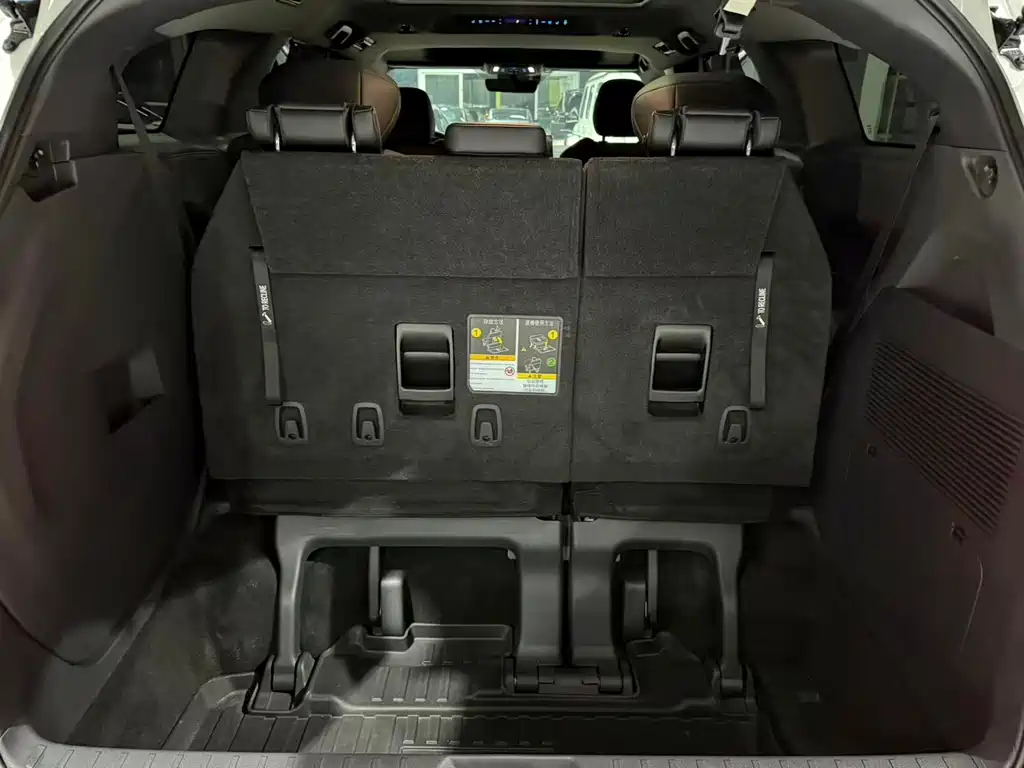 Toyota Granvia — миниатюра 18