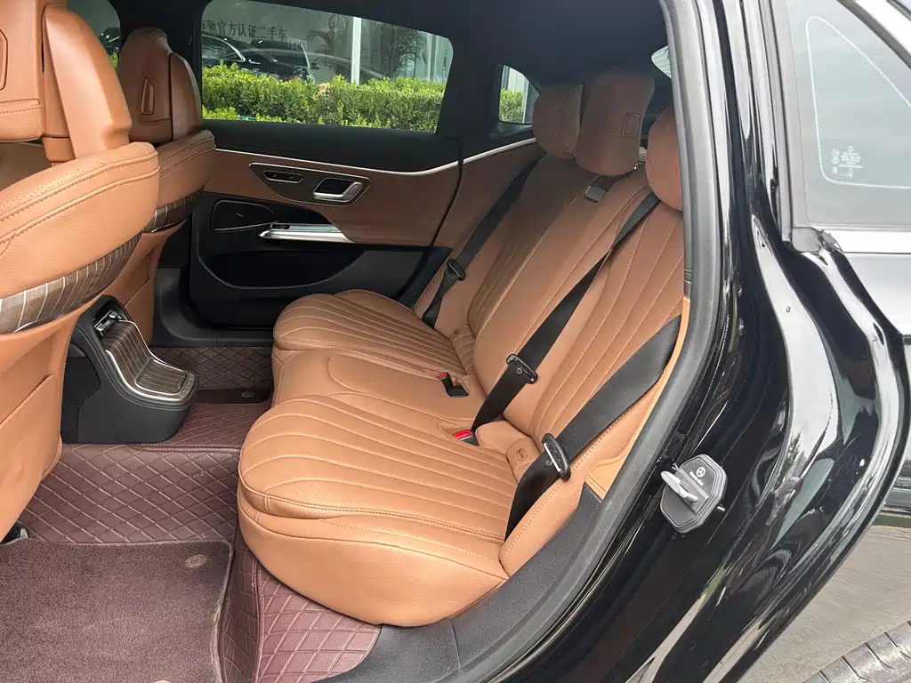 Mercedes-Benz E-Class — миниатюра 9