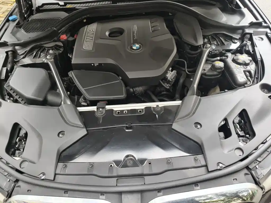 BMW 5 Series — миниатюра 21