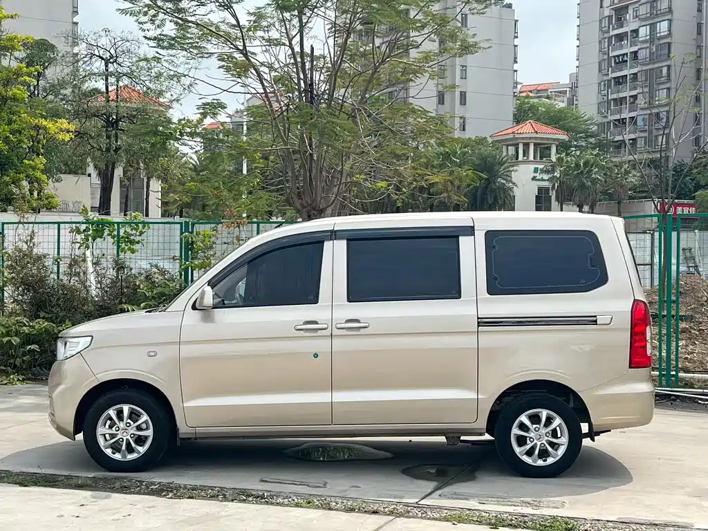 WULING WULING HONGGUANG V