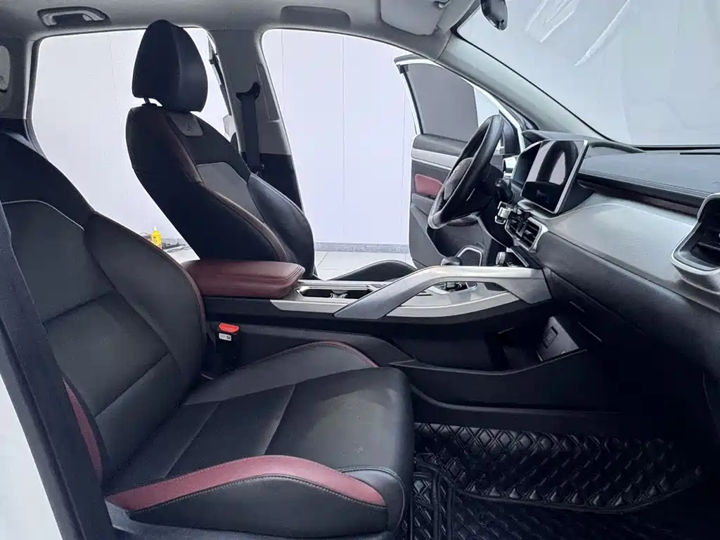 Geely Binyue — миниатюра 13