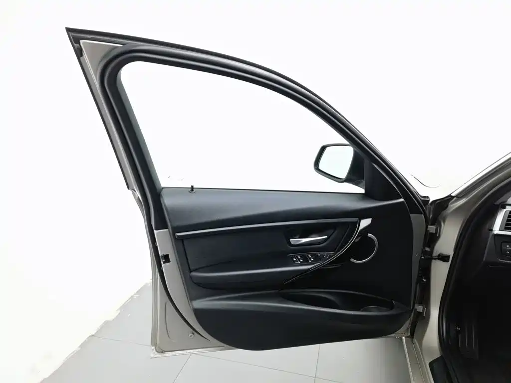 BMW 3 Series — миниатюра 8