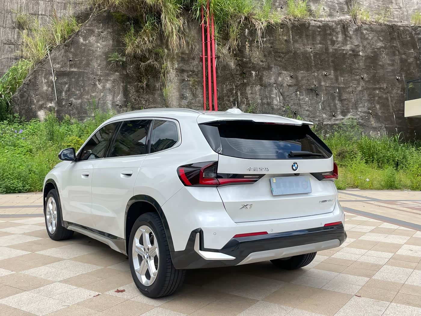 BMW X1 1.5 л 2023 г. Белый, пробег 8000 км