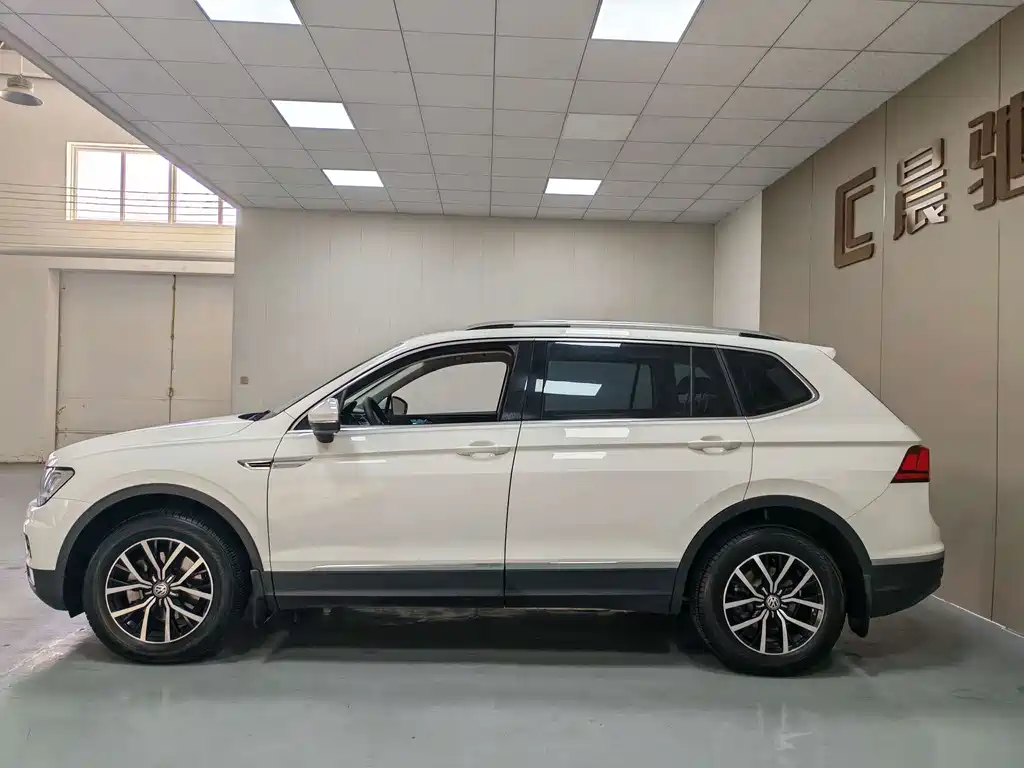 Volkswagen Tiguan L — миниатюра 7