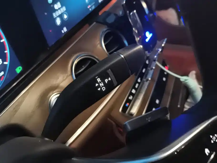 Mercedes-Benz E-Class — миниатюра 16