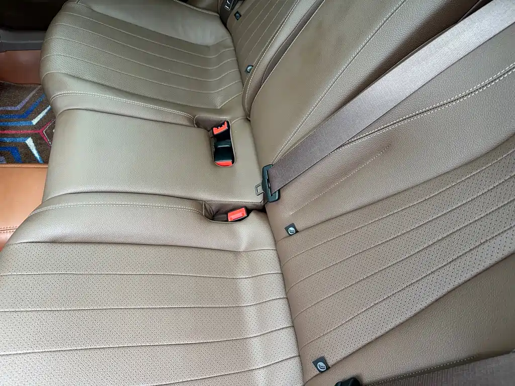 Mercedes-Benz E-Class — миниатюра 9