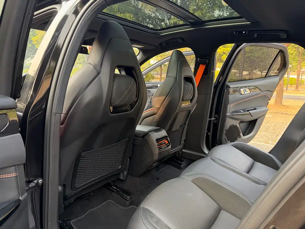 LYNK & CO. 02 HATCHBACK