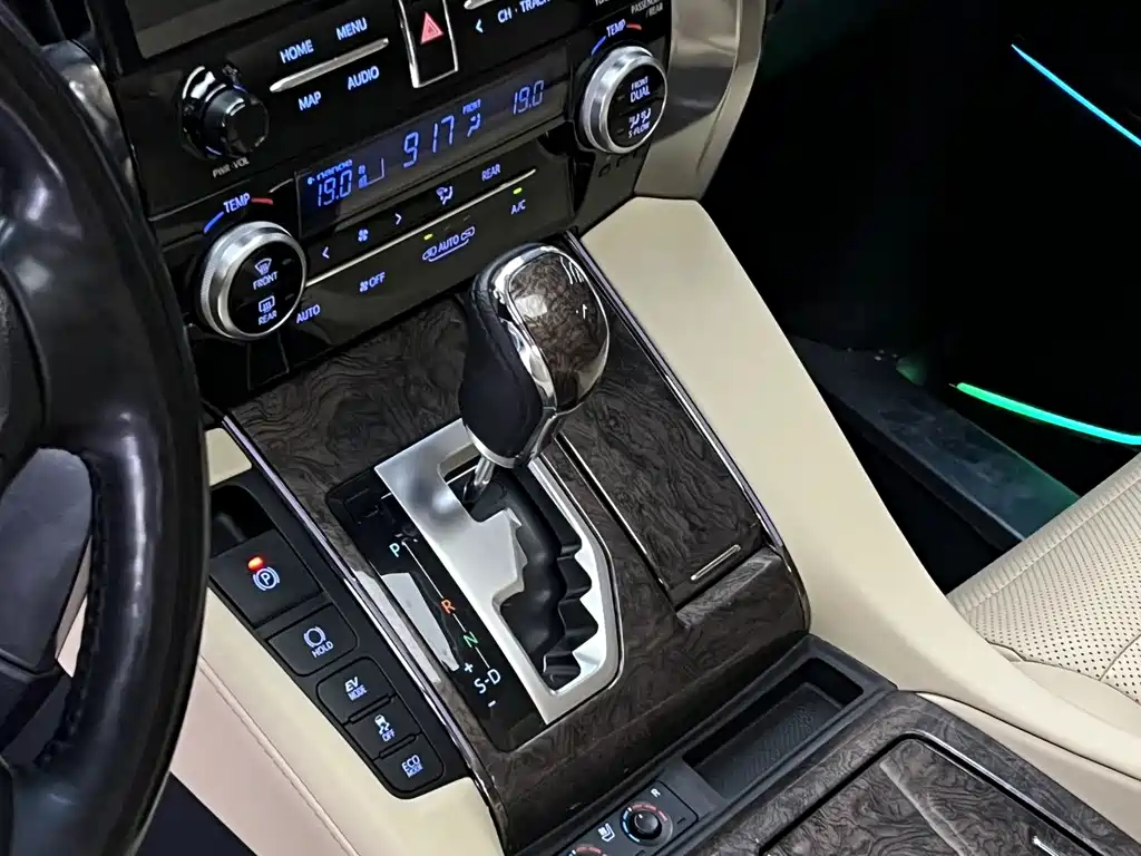 Toyota Vellfire — миниатюра 8