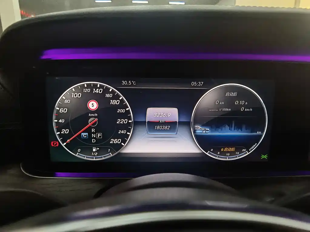 Mercedes-Benz E-Class — миниатюра 10