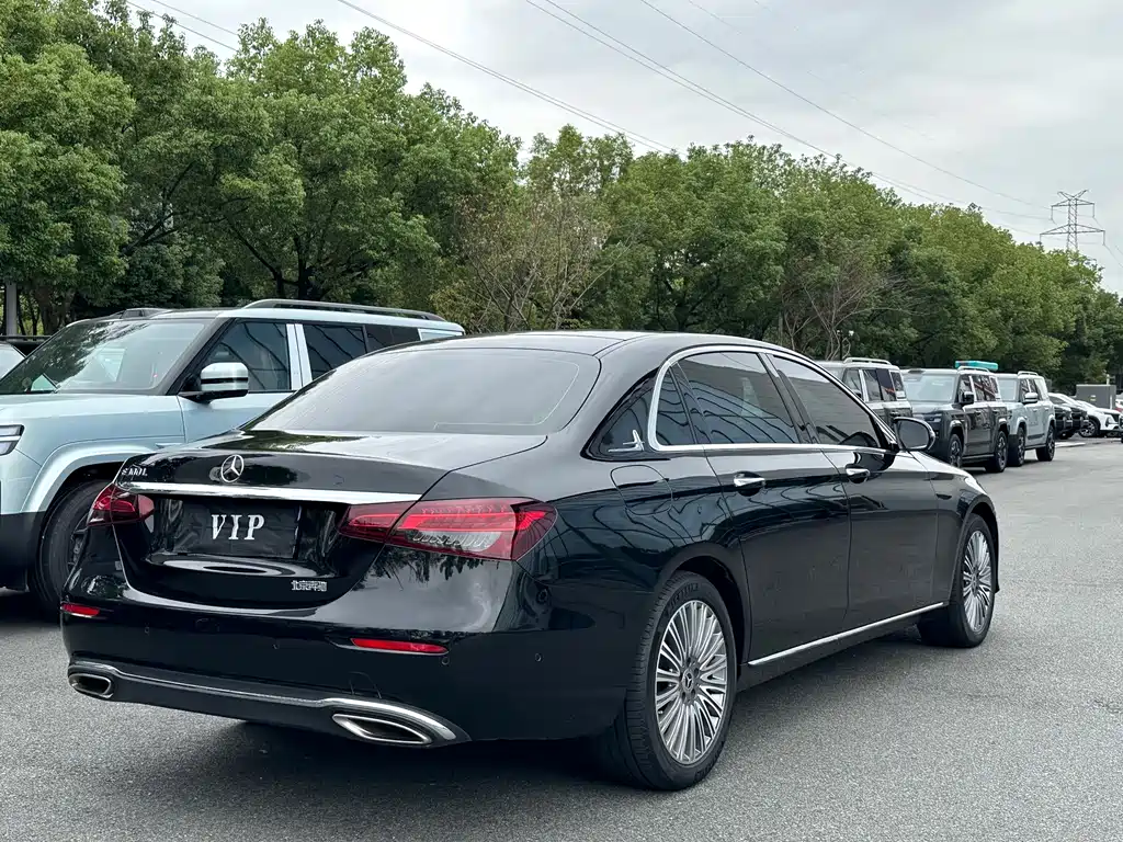 Mercedes-Benz E-Class — миниатюра 17