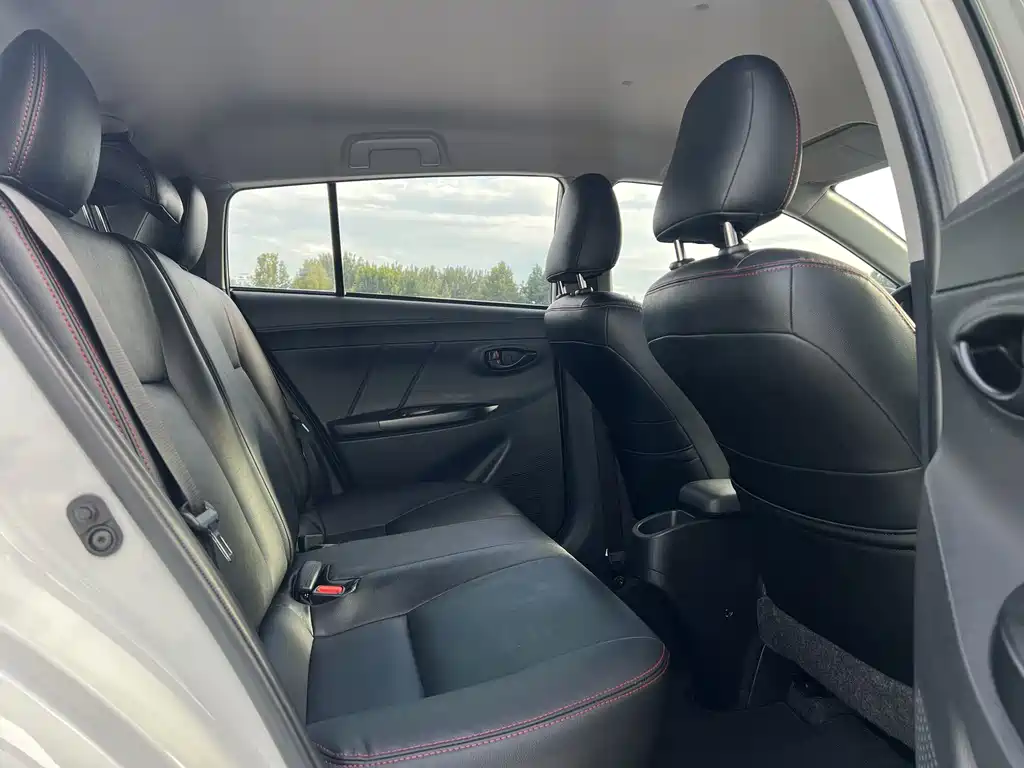 Toyota Yaris L — миниатюра 10