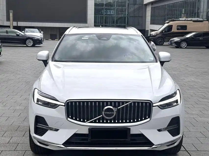 Volvo XC60 2025 B5 Luxury