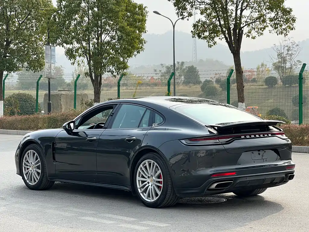 PORSCHE PANAMERA