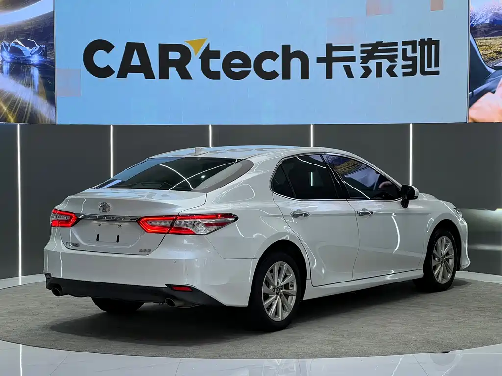 Toyota Camry — миниатюра 11