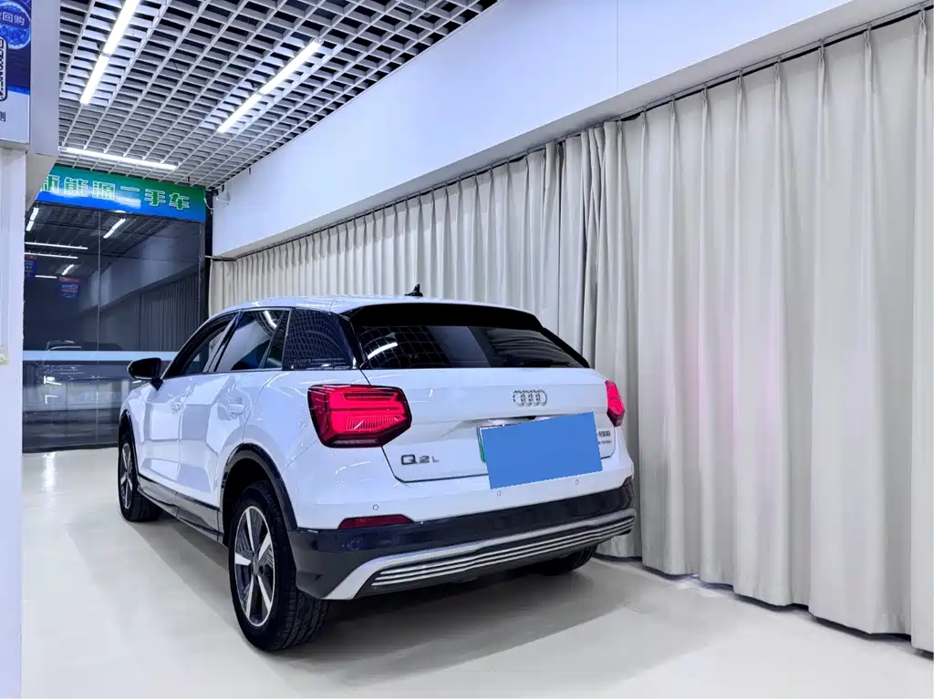 Audi Q2L e-tron — миниатюра 3