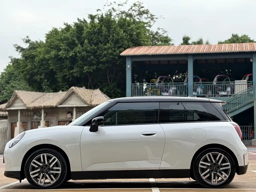 MINI MINI COOPER EV — миниатюра 3