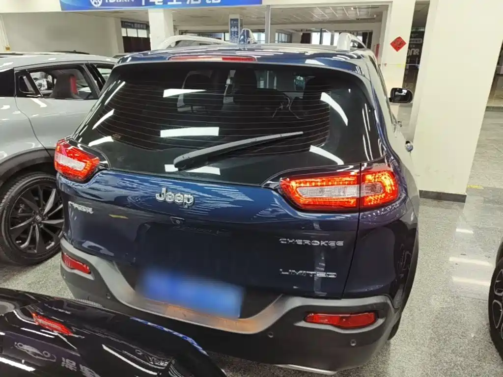 Jeep Cherokee — миниатюра 6