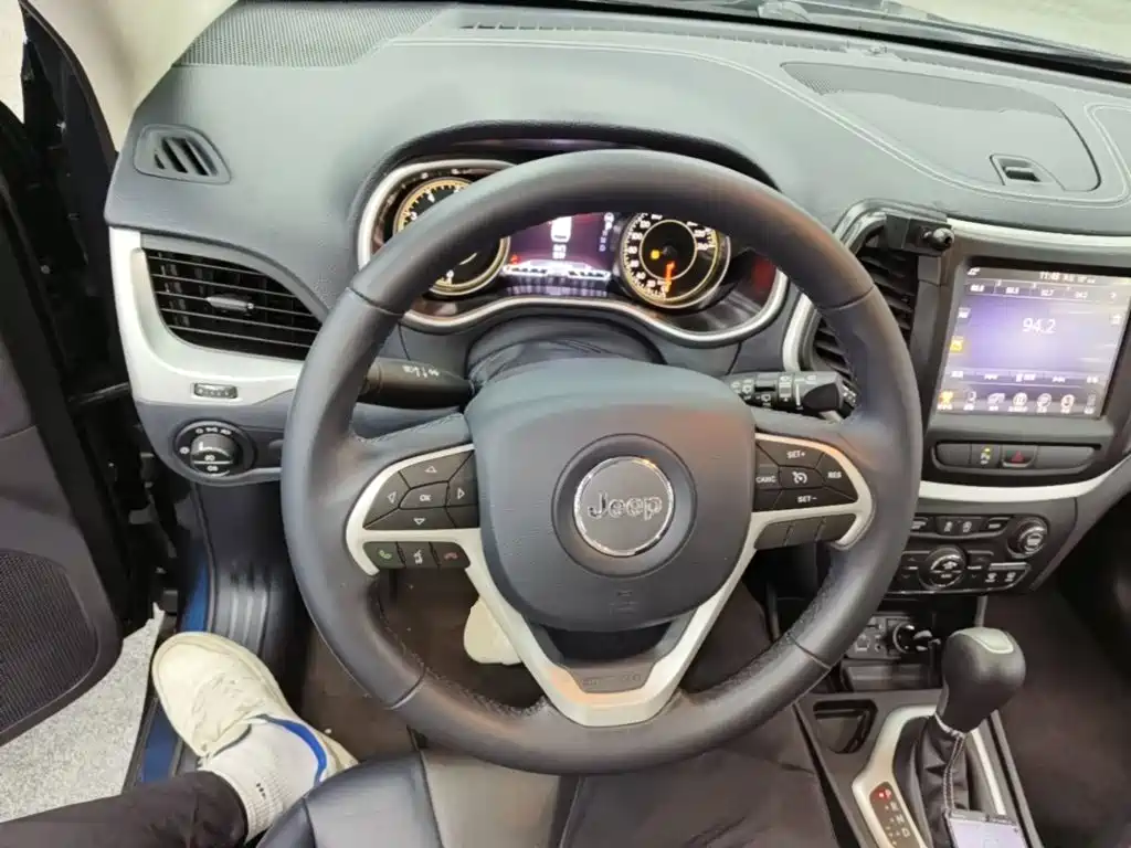 Jeep Cherokee — миниатюра 11
