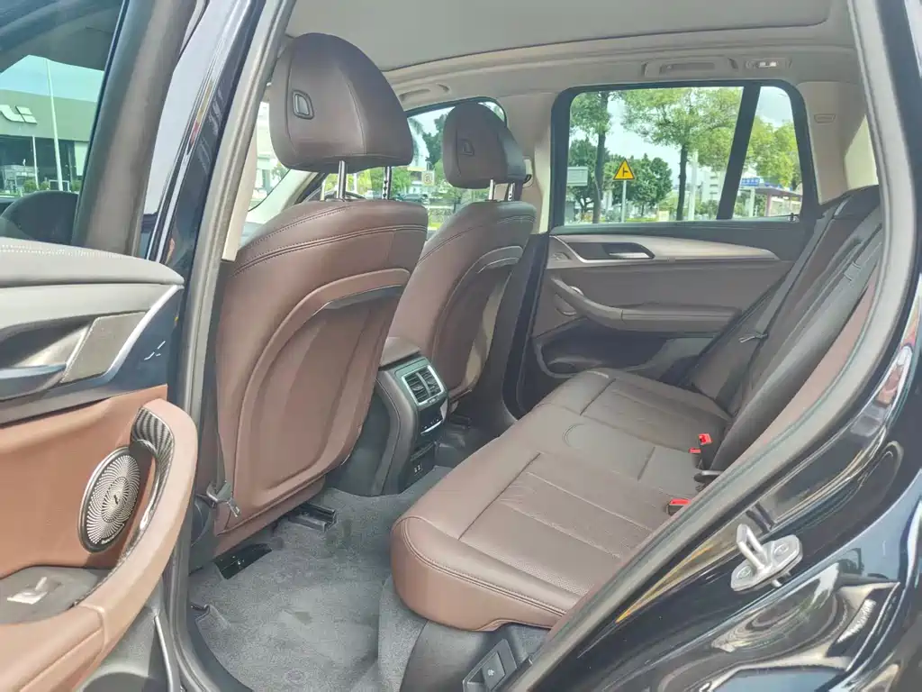 BMW iX3 — миниатюра 8
